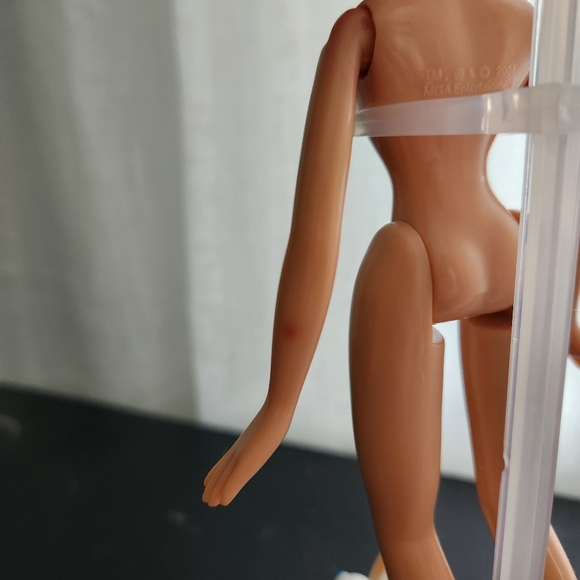 Tokyo a Go Go Cloe Bratz Doll - Picture 8 of 10